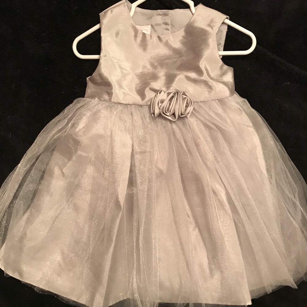 18mo silver/grey dress w/ tulle bottom 🐧